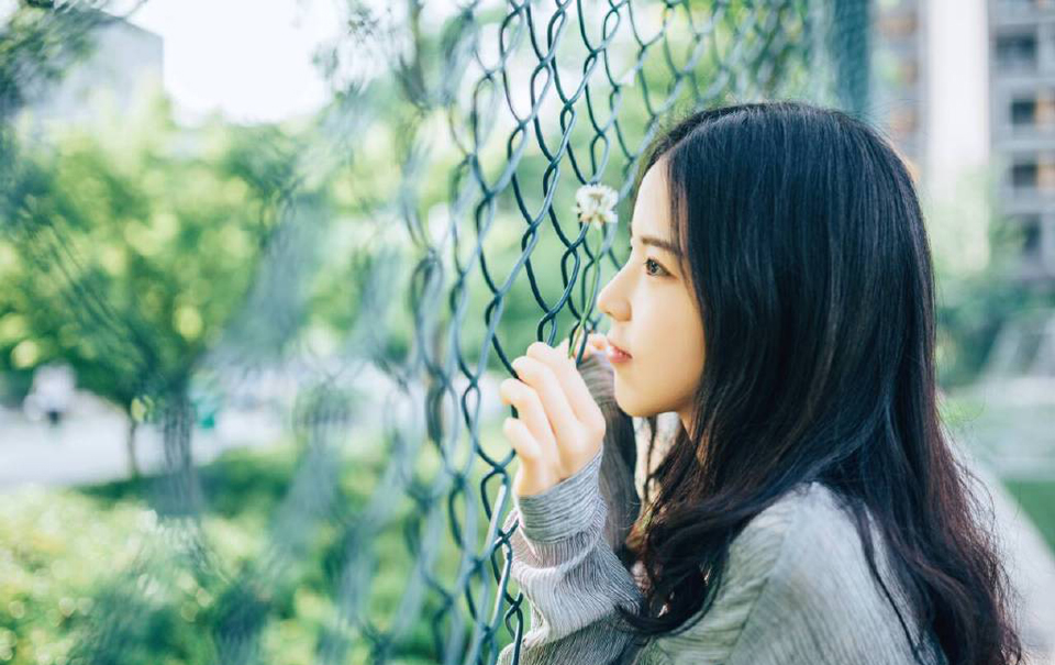“看来诸位将军，如今并无斩我之意，不知此刻，这大营之中，何人可以做主？”庞统微笑着看向众将，自动将刘璝排除在外。